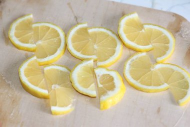 Balık yemi ve limon. Lezzetli taze.