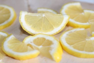 Balık yemi ve limon. Lezzetli taze.