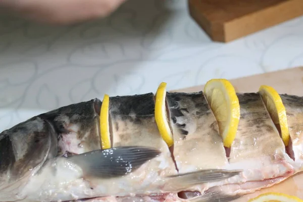 Alimentos Bebidas Peixe Frutos Mar Limões Deliciosos Frescos Deliciosos — Fotografia de Stock