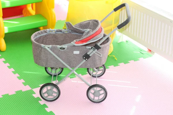 Kinderspielzeug Rosa Autos Labyrinth Und Attraktionen Plüschtiere — Stockfoto