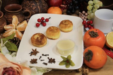 Yemek fotoğrafları, yemek fotoğrafları, et restoranları, hamur işleri, pastalar, biftekler, kebaplar salatalar, aperatifler ve borş birinci ve ikinci mezeler, sosisler ve sosisler şarap ve alkol hamur işleri.