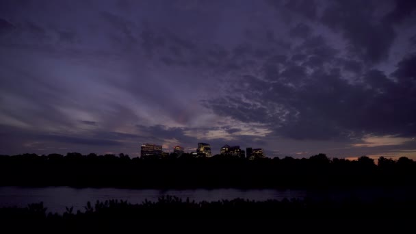 Rosslyn, Virginie De l'autre côté de la rivière Potomac Prise de vue panoramique au coucher du soleil — Video