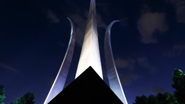 Mémorial de la Force aérienne à Arlington, Virginie au lever du soleil — Video