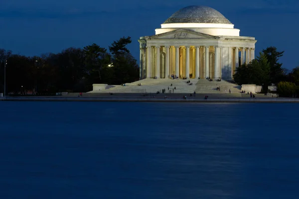 El Jefferson Memorial a principios de primavera en Washington DC en Blue Hour — Foto de Stock