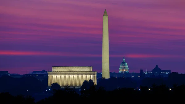 National Mall Monuments Across Potomac River TImelapse a Washington DC Lincoln Memorial Washington Monument Campidoglio degli Stati Uniti all'alba — Foto Stock