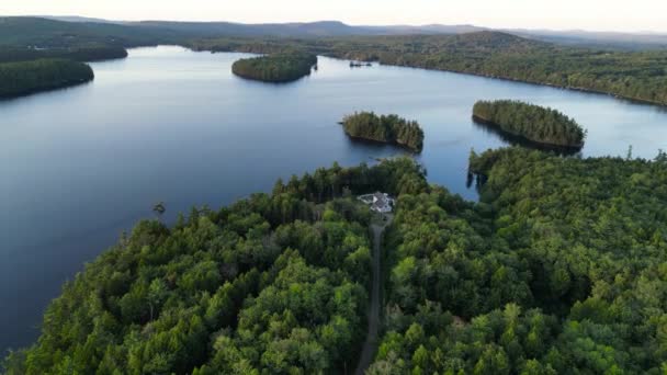 Drone Flies Lake George Panning Movement Forward Liberty Maine High — Stok Video
