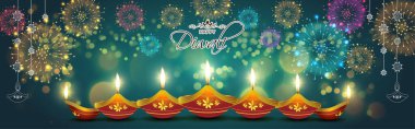 Mutlu Diwali, Dipawali, Hint ışık festivali, sarkıtlar, diya, yağ lambası ve nilüfer güzel desenli, bayram dilekleri afişi.