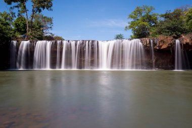 Zaman: 12 Aralık 2021 Pazar sabahı. Konum: Binh Phuoc bölgesi. Manzara fotoğrafı: Dac Mai şelalesi