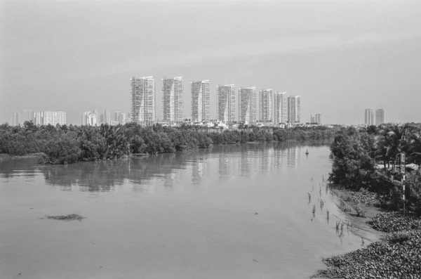 Schwarz Weißes Landschaftsfoto Blick Auf Gebäude Saigon Fluss Zeit Mittwoch — Stockfoto