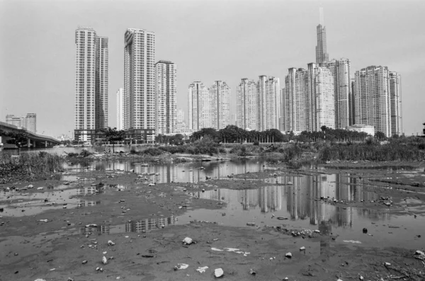 Schwarz Weißes Landschaftsfoto Blick Auf Gebäude Saigon Fluss Zeit Mittwoch — Stockfoto