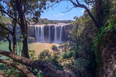 Manzara fotoğrafı: Bao Dai Şelalesi. Saat: 22 Ocak 2022, Cumartesi. Konum: Dük Trong bölgesi, Lam Dong bölgesi.  