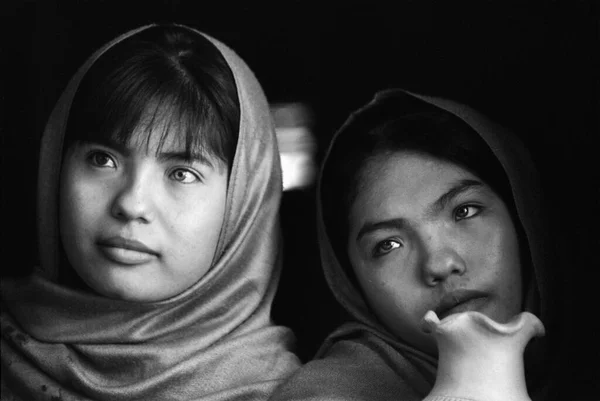 Siyah Beyaz Portre Fotoğraf Filmi Mavi Gözlü Kız Kardeşler Zaman — Stok fotoğraf