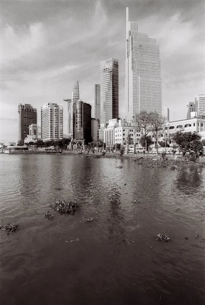 黒と白の風景写真フィルム ホーチミン市のストリートライフ 2022年4月1日 ホーチミン市 — ストック写真