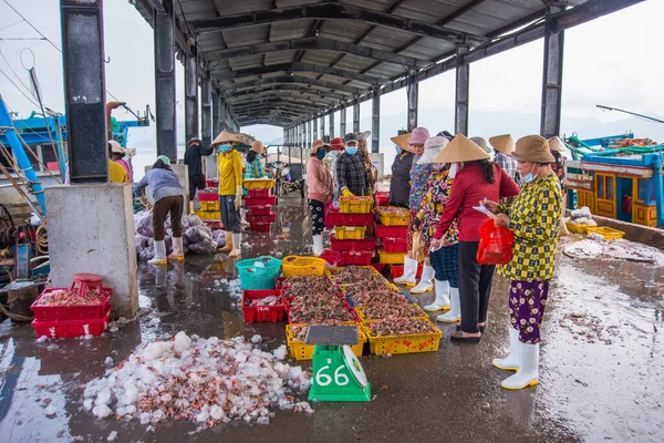 Landschaftsfoto Fischer Bei Der Arbeit Fischereihafen Luong Son Zeit April — Stockfoto