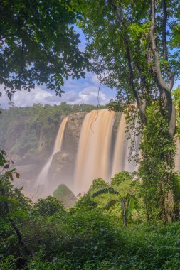 Manzara fotoğrafı: Bao Dai Şelalesi. Bu Vietnam 'da güzel bir şelale. Süre: 30 Mayıs 2022. Konum: Lam Dong Eyaleti. 