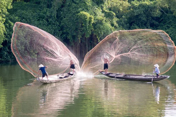 Foto Paisagem Pescadores Lançando Redes Pesca Rio Nhu Hora Junho — Fotografia de Stock