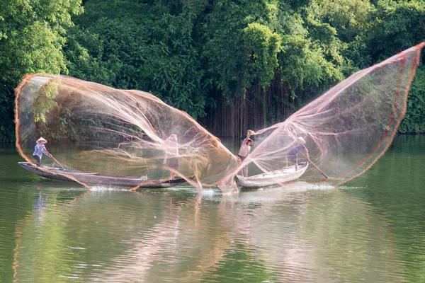 Landscape Photo Fishermen Casting Fishing Nets Nhu River Time June — Foto de Stock