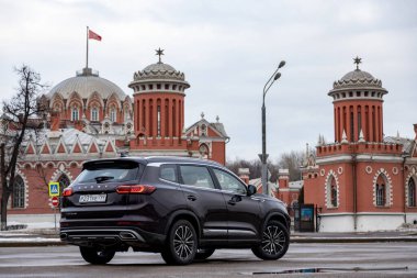 Moskova, Rusya - 18 Mart 2020: Yeni Çin kentsel SUV chery tiggo 8 artı şehir parkında.