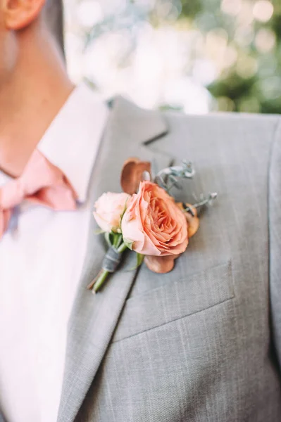 Novio Primer Plano Traje Boutonniere Solapa — Foto de Stock