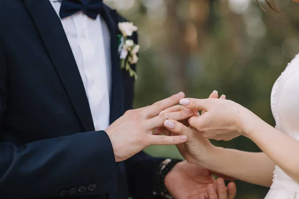 Matrimonio Ceremonia Boda Intercambio Anillos Cerca —  Fotos de Stock