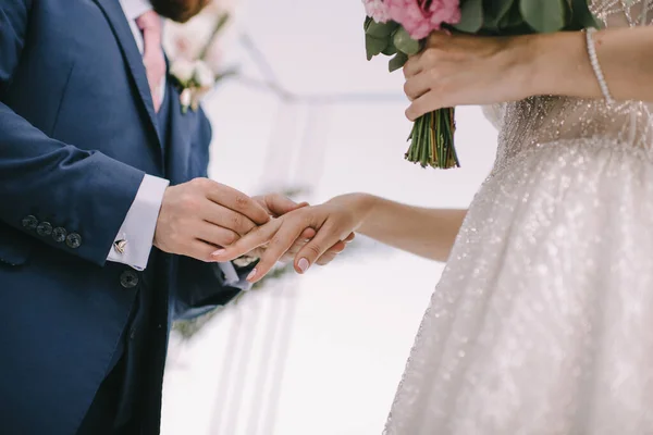 Hochzeit Hochzeitszeremonie Ringtausch Großaufnahme — Stockfoto