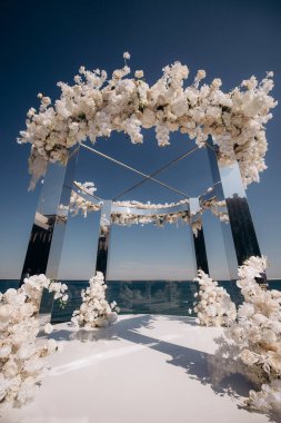 Sahilde inanılmaz bir düğün töreni.