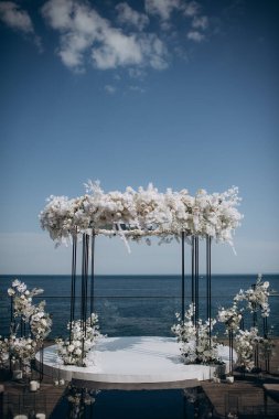 Sahilde inanılmaz bir düğün töreni.