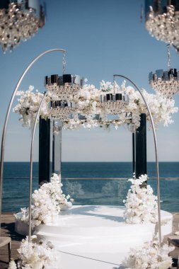 Sahilde inanılmaz bir düğün töreni.