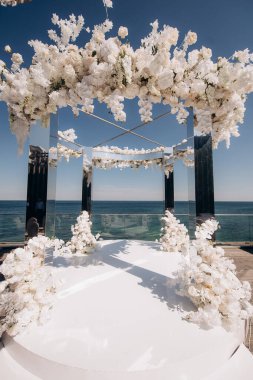 Sahilde inanılmaz bir düğün töreni.