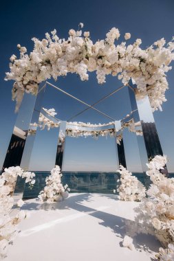 Sahilde inanılmaz bir düğün töreni.