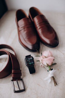 Erkek aksesuarları, damadın ayrıntıları.