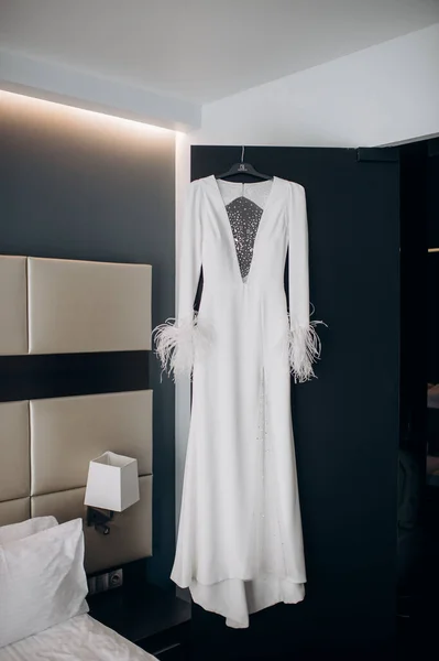 Wedding Dress Hanging Door — Stock Photo, Image