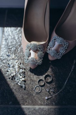 Manolo blahnik haute couture gelin tasarımcısı ayakkabıları