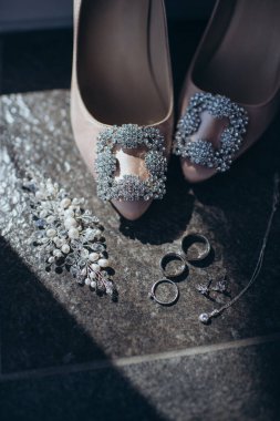 Manolo blahnik haute couture gelin tasarımcısı ayakkabıları