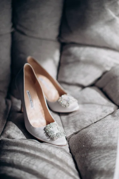 Manolo Blahnik Haute Couture Bride Designer Shoes — Stock Photo, Image