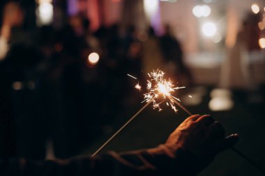 Geceleri havai fişekler.