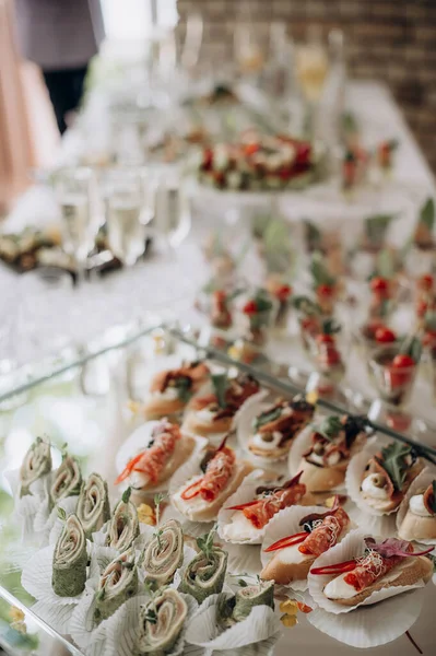 Buffet Catering Verschiedene Häppchen Und Salate Glas — Stockfoto