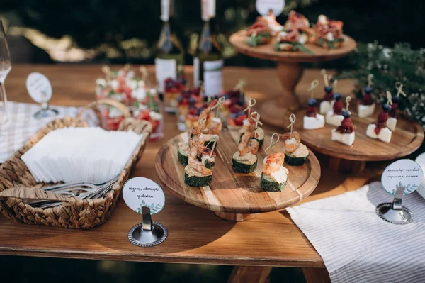 Buffet Catering Vários Canapés Saladas Copo — Fotografia de Stock