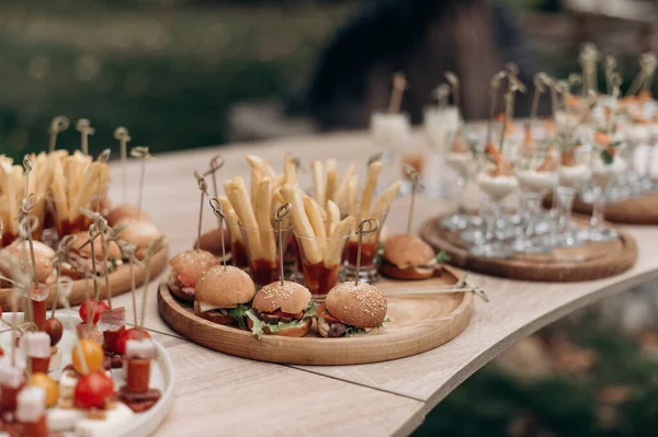 Buffet Catering Verschiedene Häppchen Und Salate Glas — Stockfoto