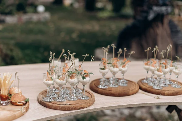 Buffet Catering Varios Canapés Ensaladas Vaso — Foto de Stock