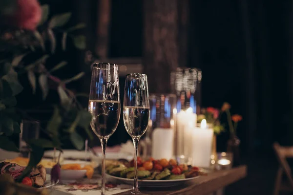 Glazen Met Onafgewerkte Alcoholische Drank Een Feestje — Stockfoto