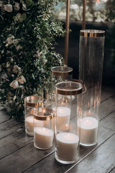 Cam bir şişede mum.