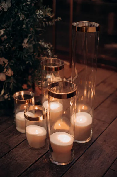 Cam bir şişede mum.