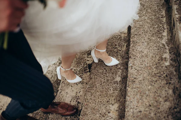 Piernas Par Recién Casados Cerca —  Fotos de Stock