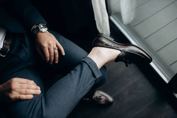 Legs Groom Black Suit Hotel — Stock Photo, Image