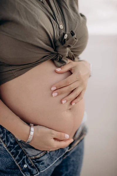 Žena Drží Těhotné Břicho — Stock fotografie