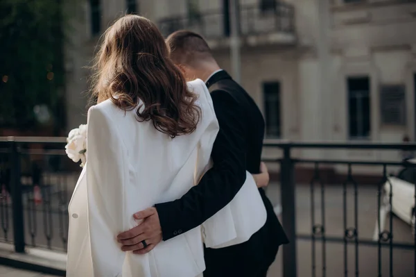 Groom Hugging Bride Waist — стоковое фото