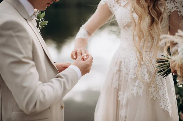 Newlyweds Exchange Wedding Rings Ceremony — стоковое фото