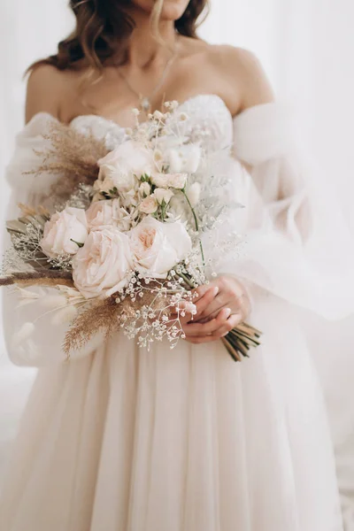 Bride Holding Gentle Wedding Bouquet — стоковое фото