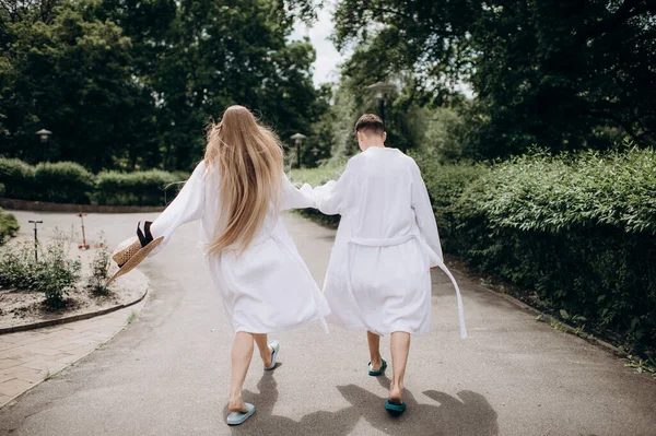 Couple Love Walking Park Bathrobes — Fotografia de Stock